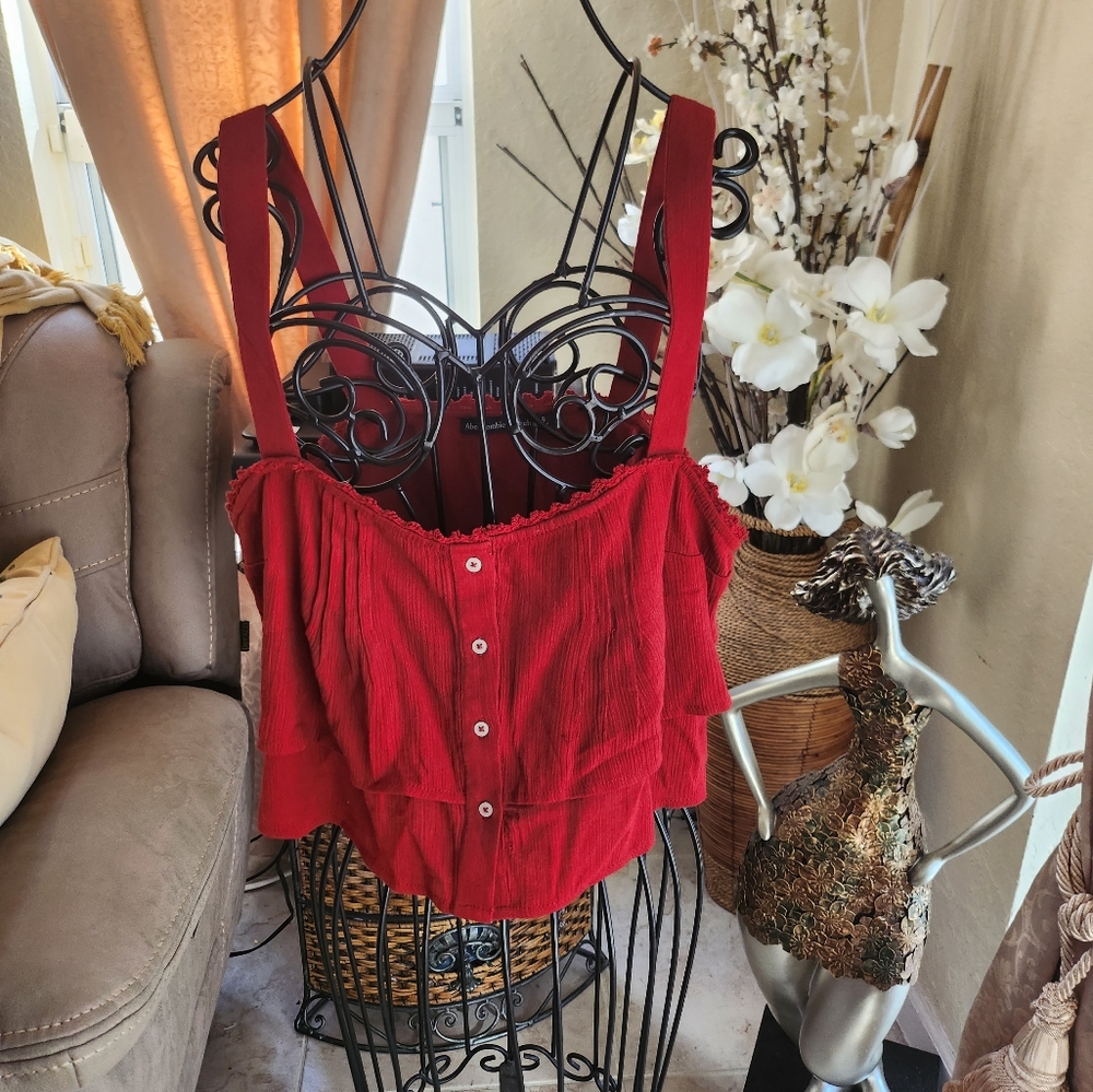 Abercrombie and Fitch top size S